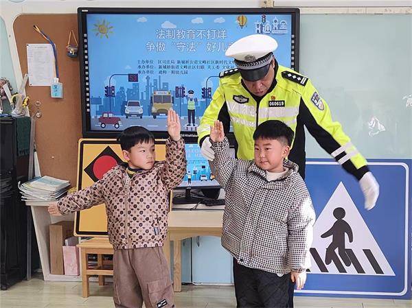 崇川區新城橋街道:文明交通進校園 繫好寒假