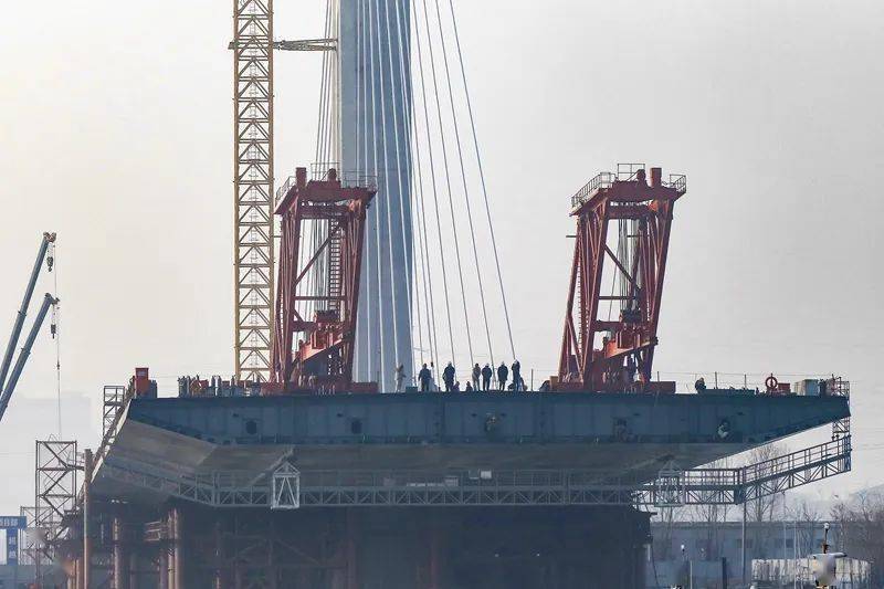 早在去年11月份京杭运河泗阳桃源大桥北岸主桥墩就全面开工13号墩主塔
