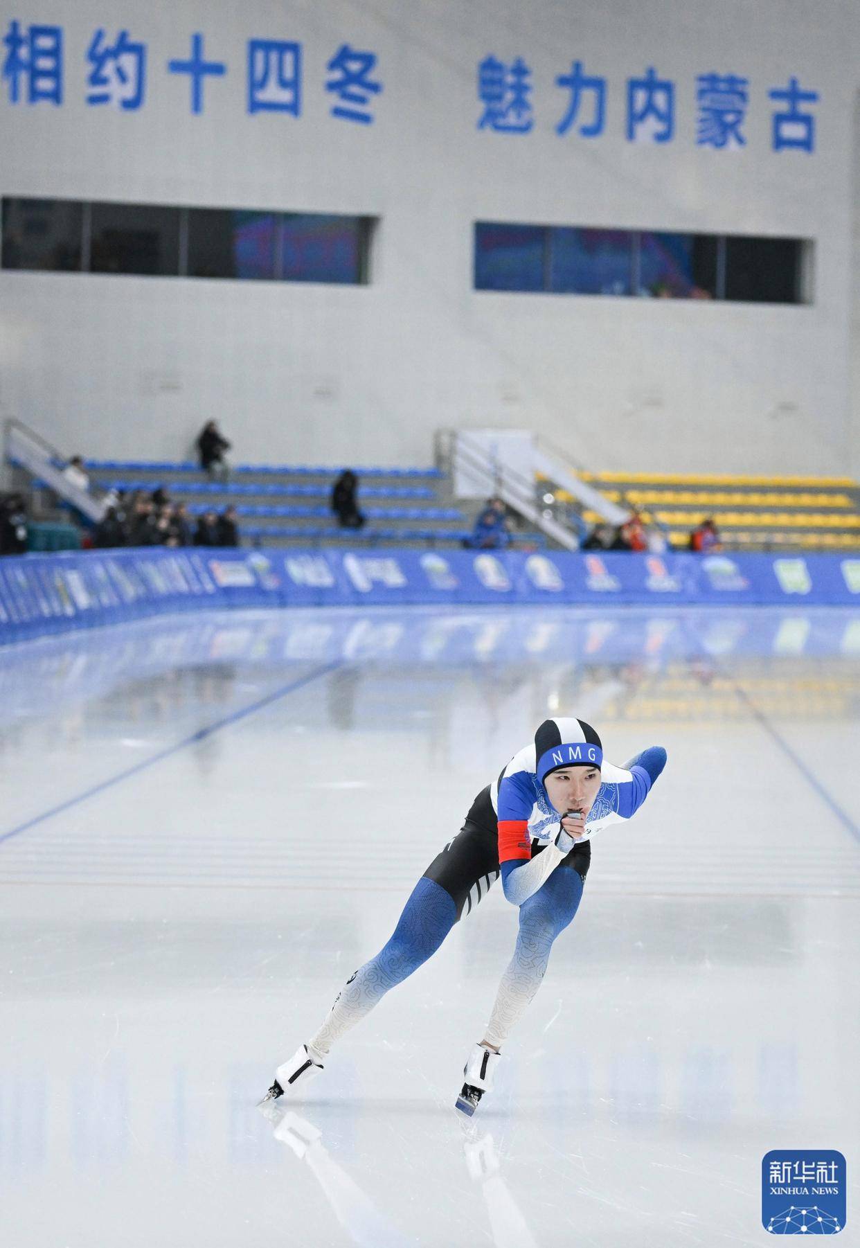 队选手韩梅获速度滑冰公开组女子5000米冠军_比赛_黄余琳_河北队