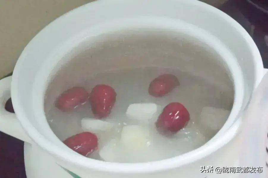 猪尿泡是好东西,经济实惠,有用又美味,这样煲汤比猪肚还好吃!