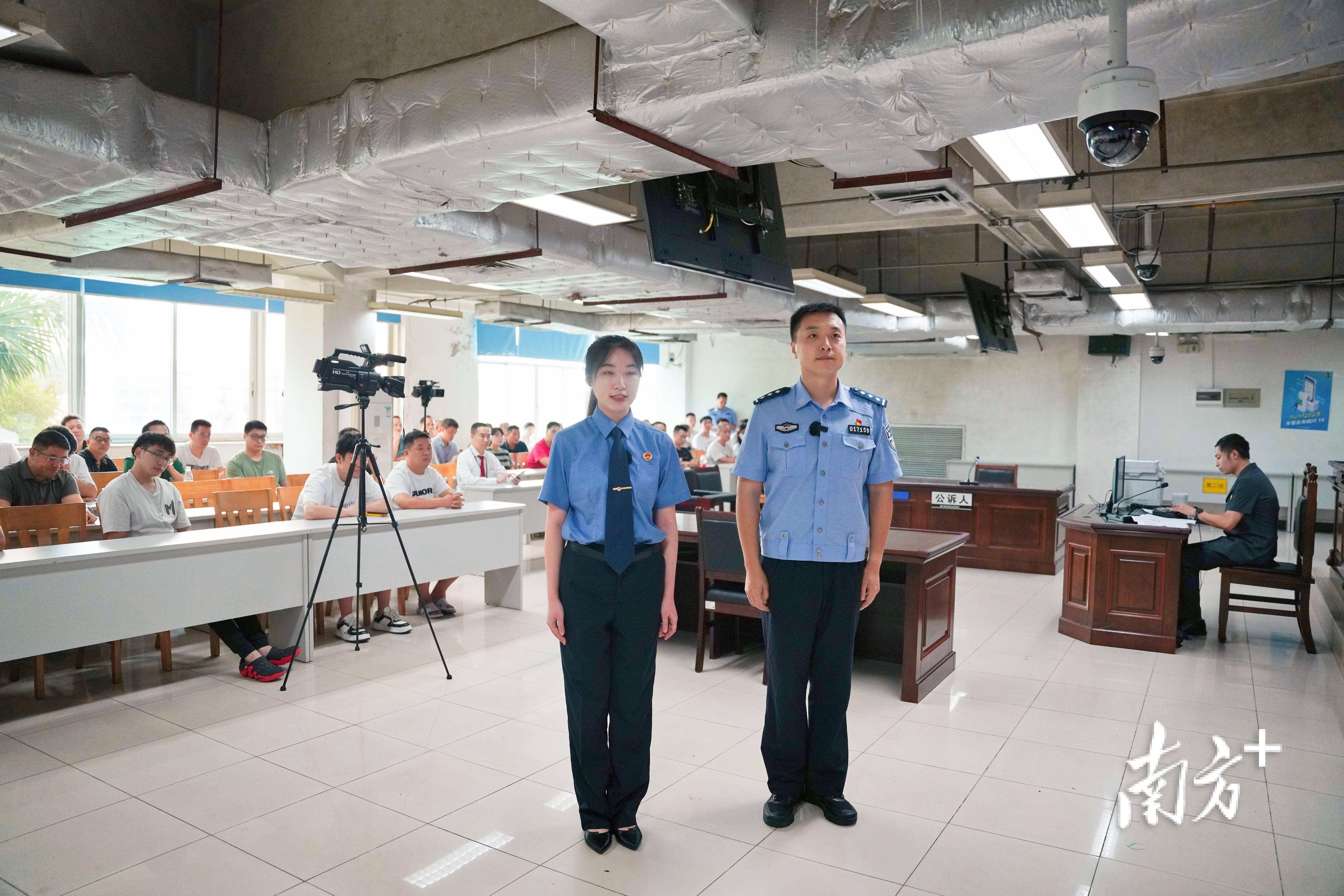 广州市检察机关会同公安交警,法院将醉驾案件庭审开在驾考现场,并在多