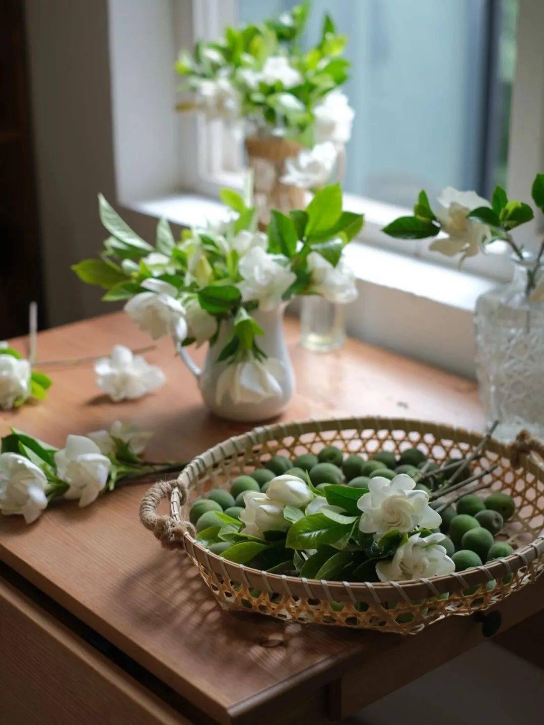 后调:广藿香,蓝铃花中调:栀子花,鸡蛋花前调:梨,红浆果热吻:栀子花香