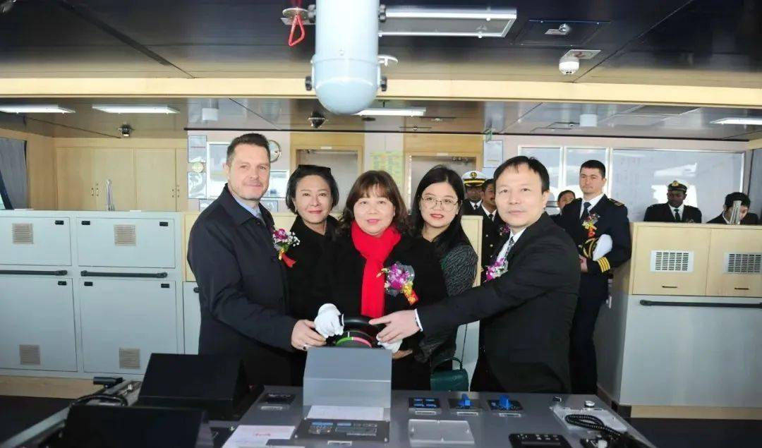 扬子江为seaspan建造的第五艘15000teu集装箱船"one