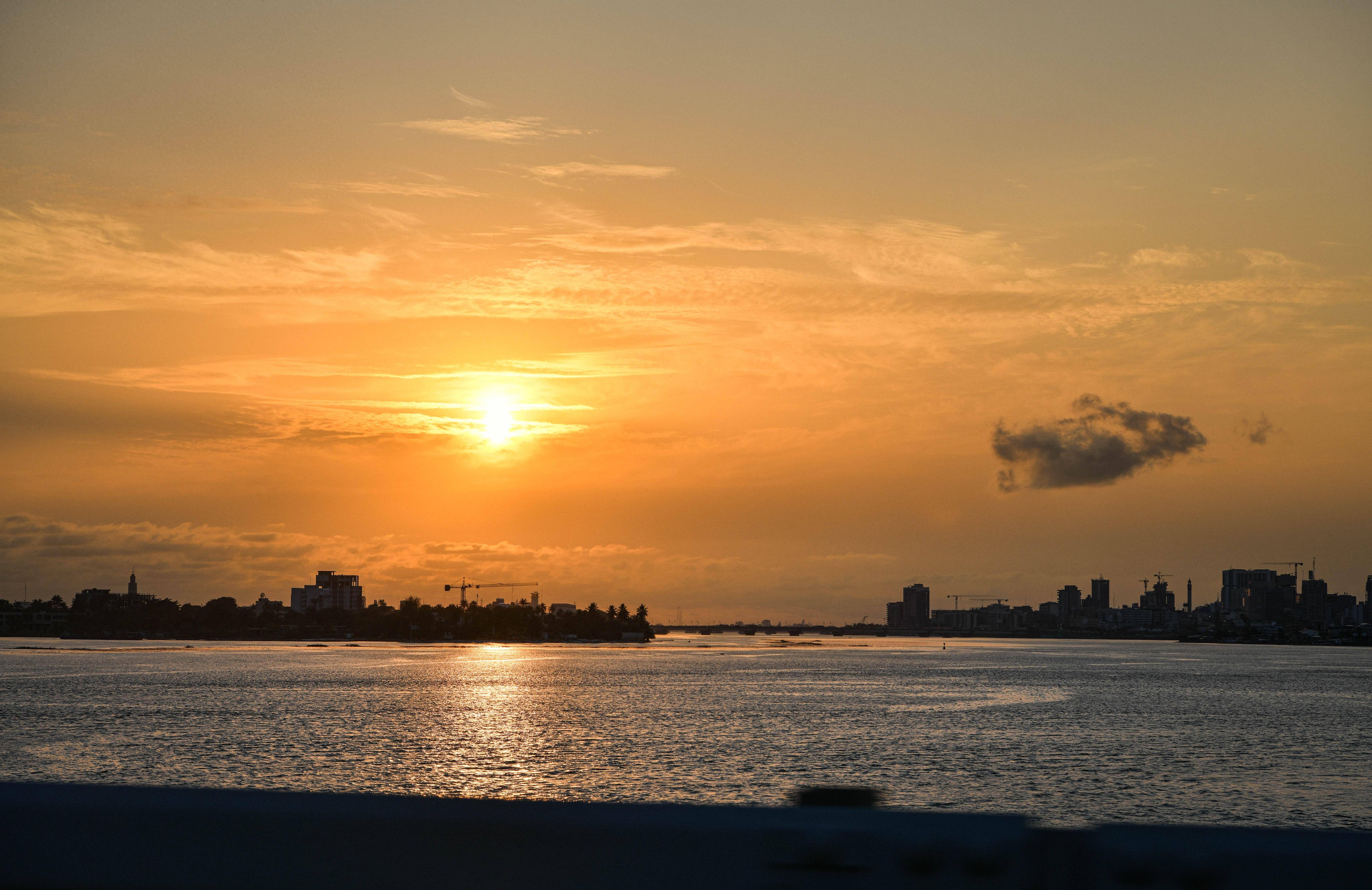 走进科特迪瓦经济首都阿比让_新华社_韩旭_城市