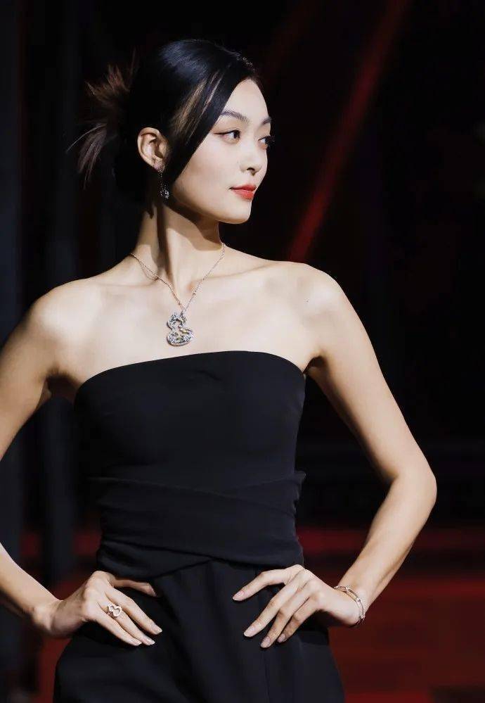 「回顾2023」esee年度精彩合集_for_时尚_hejia