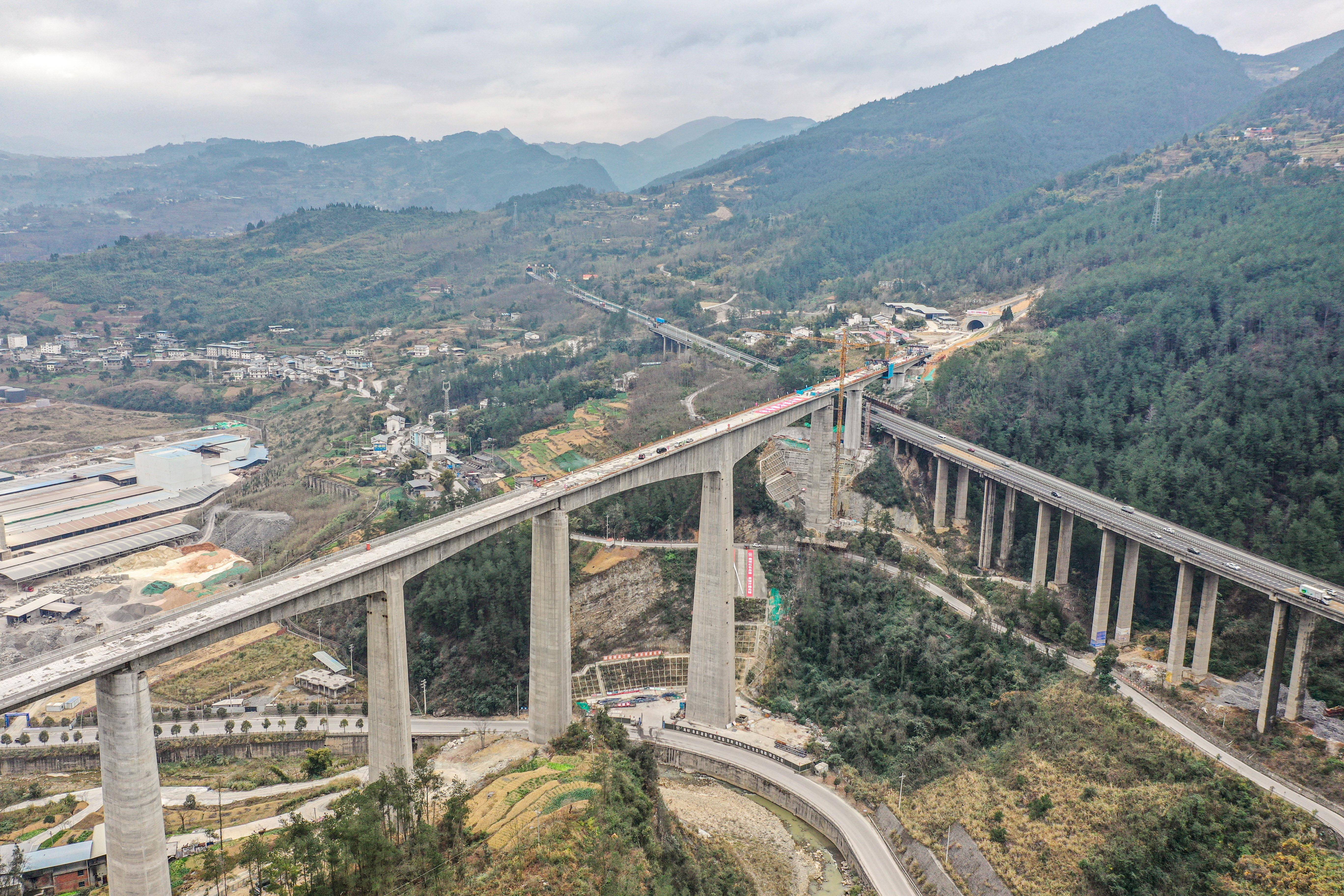 渝湘高铁秀山段图片