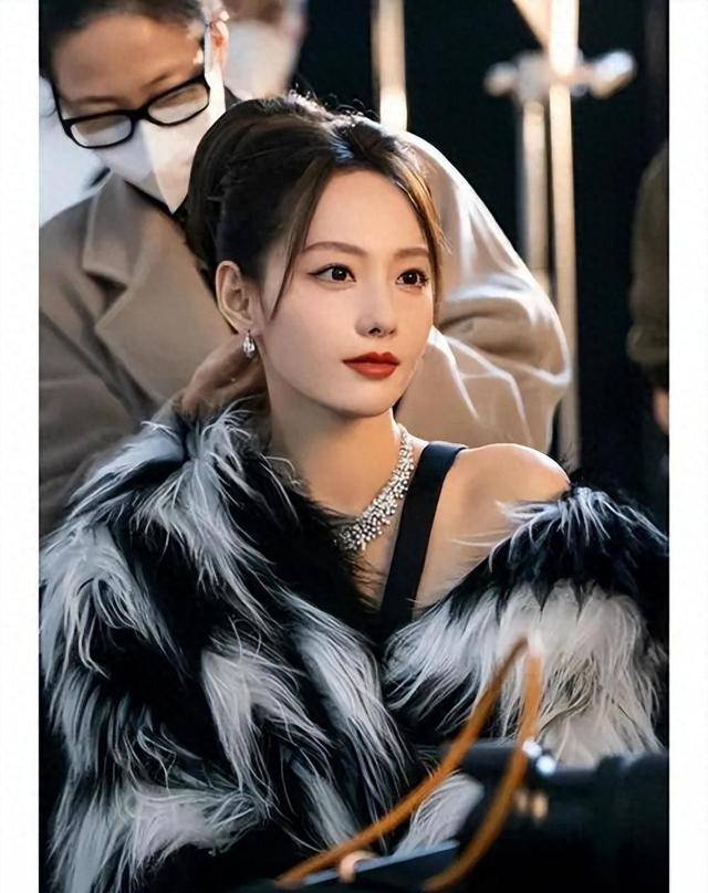 36岁靠美貌翻身的张嘉倪,彻底撕开了前任买超的尴尬处境_成功_感情