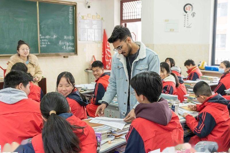 "英"你而精彩 "语"你共成长——磐安县第四中学开展校园英语节活动