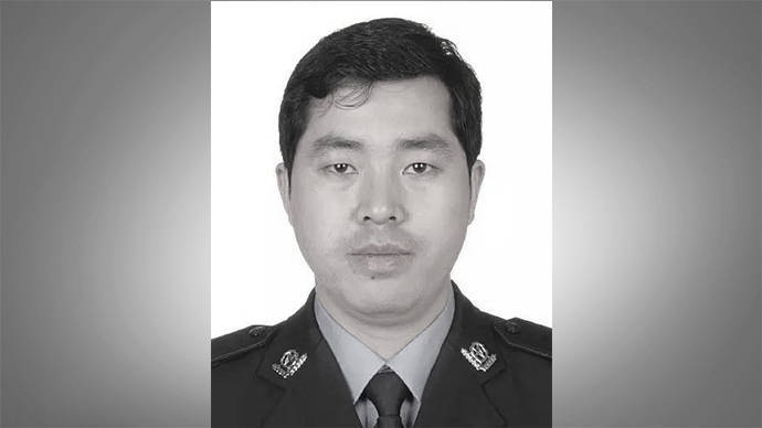 历任市公安局巡警支队副大队长,大队长,副支队长,定南县副县长,公安