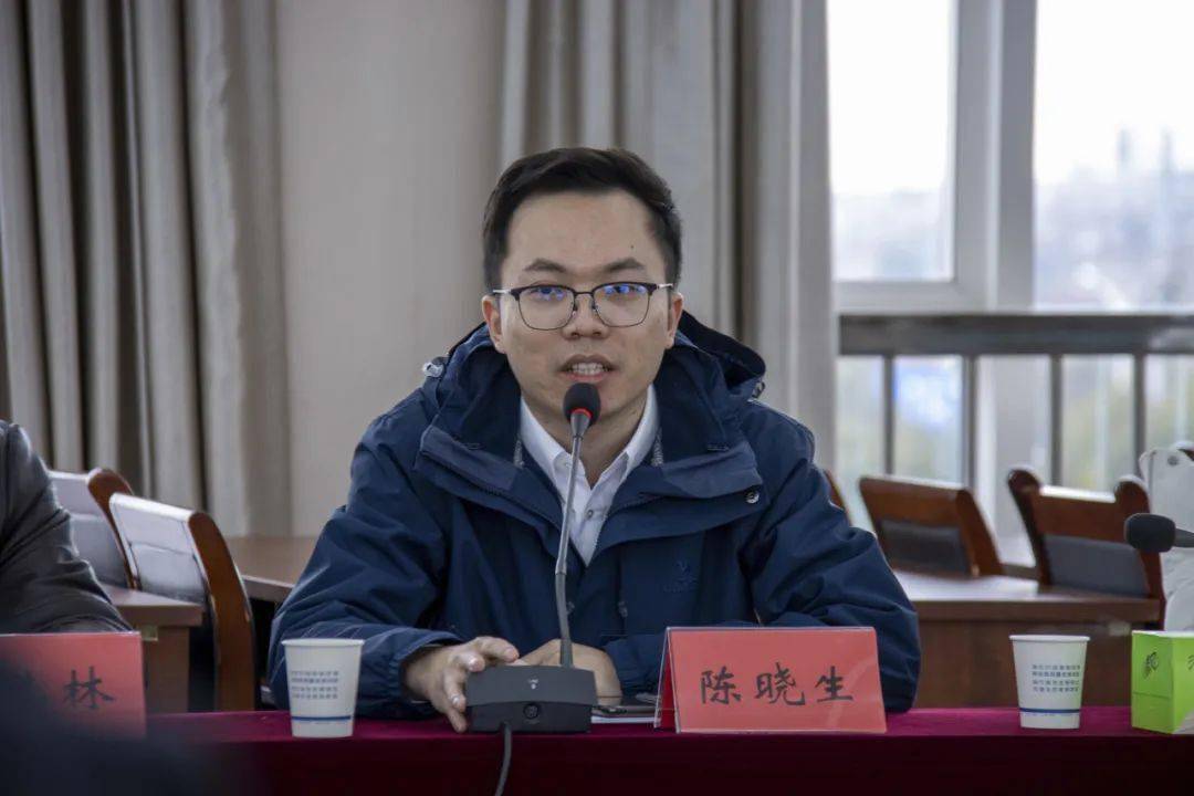 1月8日上午,实践团抵达如皋市长江镇人民政府,镇党委副书记王洪海亲切