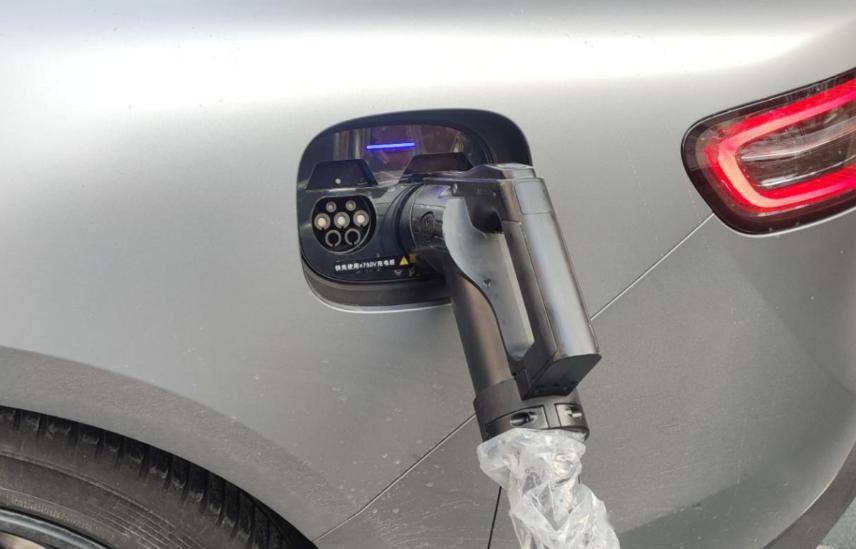 充电效率"一秒一公里"!华为全液冷超充站落地郑州_搜狐汽车_搜狐网