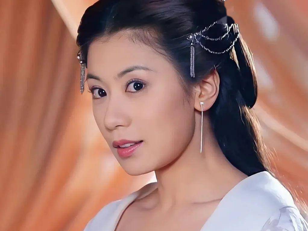 虽然人设傻白甜了点,但不得不说贾静雯的颜值是真的没得挑!