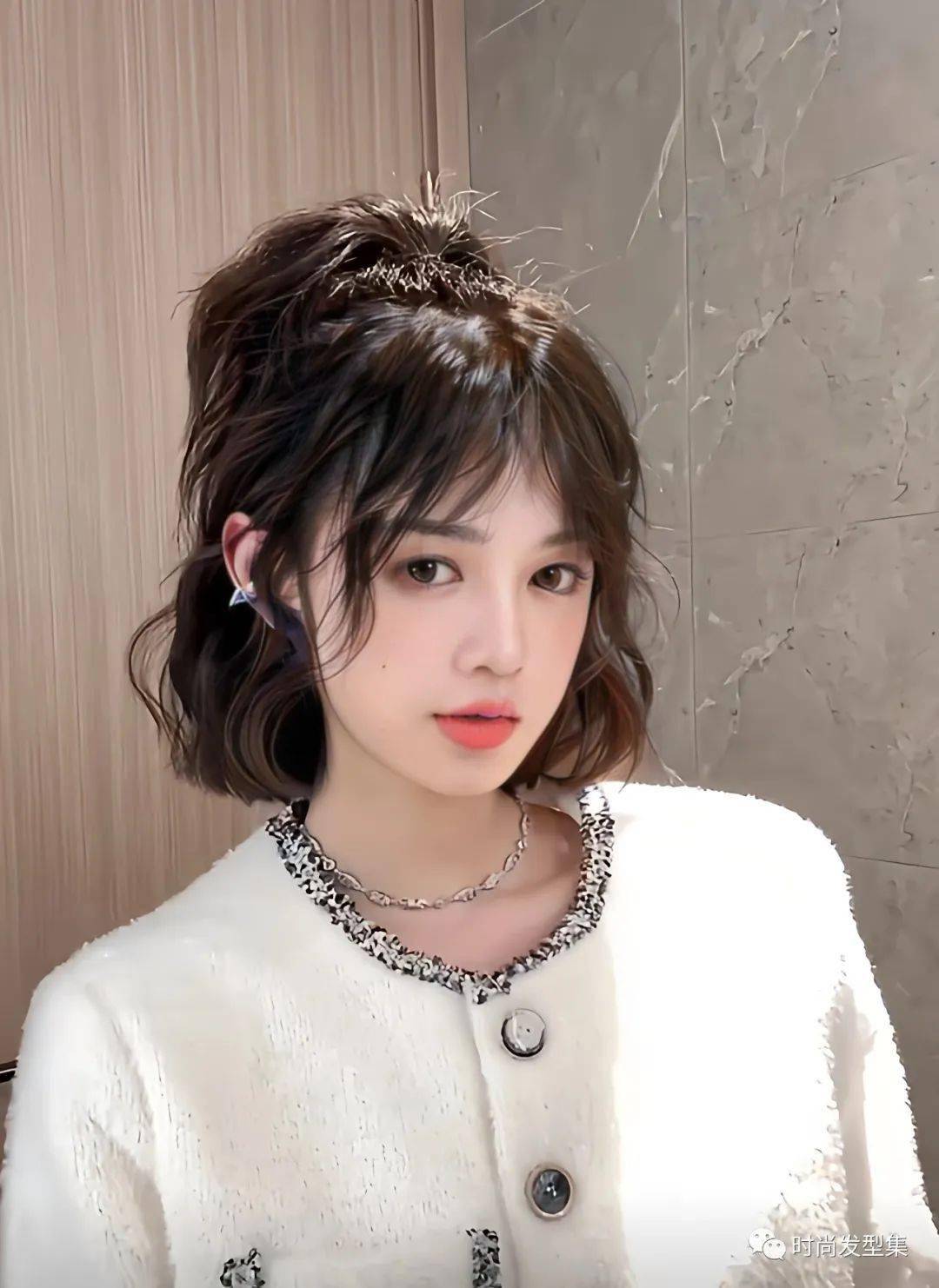 颜色和形状,是肉眼所能观察到的,一般分为5种类型:直发,波发,卷发