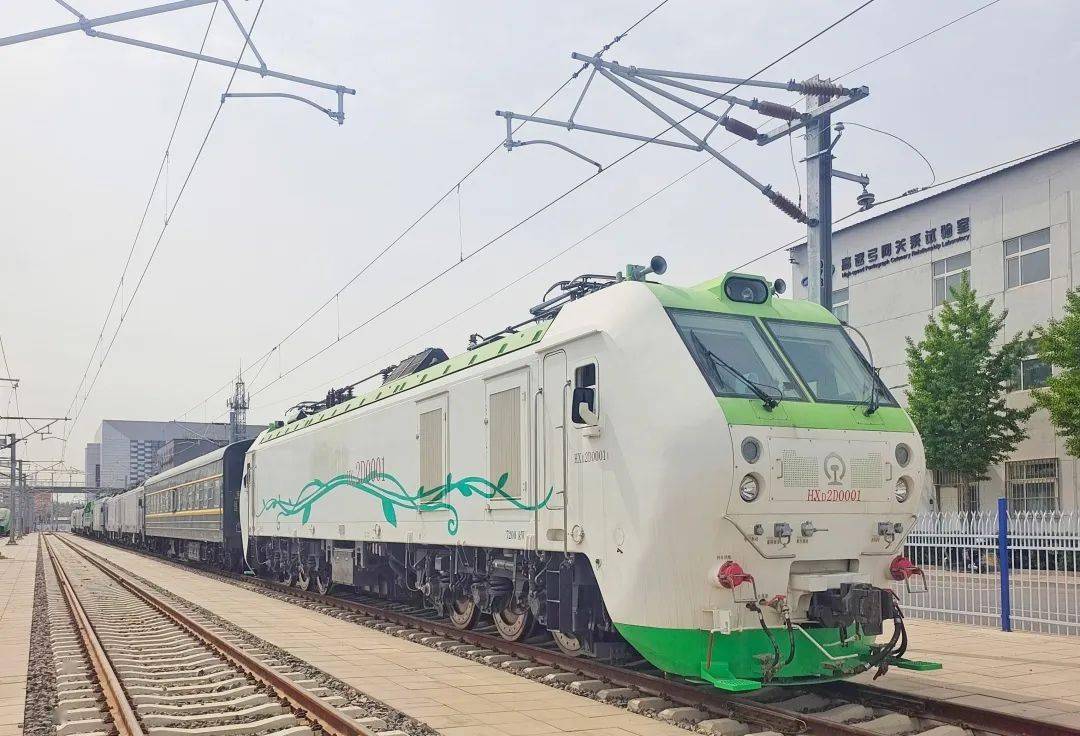 在中国中车召开的科技质量信息化工作会议上,公司的《hxd2型八轴货运