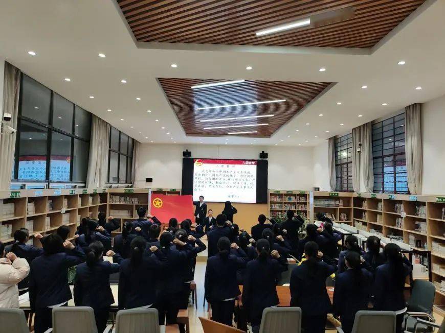 楚雄金鹿中学召开2023年度团员和青年主题教育专题组织生活会_工作