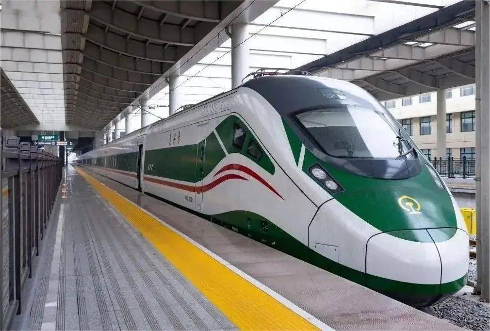 新型复兴号动力集中动车组投运_中国_交通网络_列车