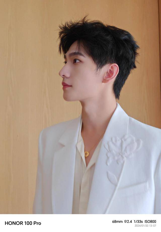 20娱乐瓜:杨洋 王一博 杨紫 邓为 张艺兴 谭松韵 刘学义 刘涛_仙台