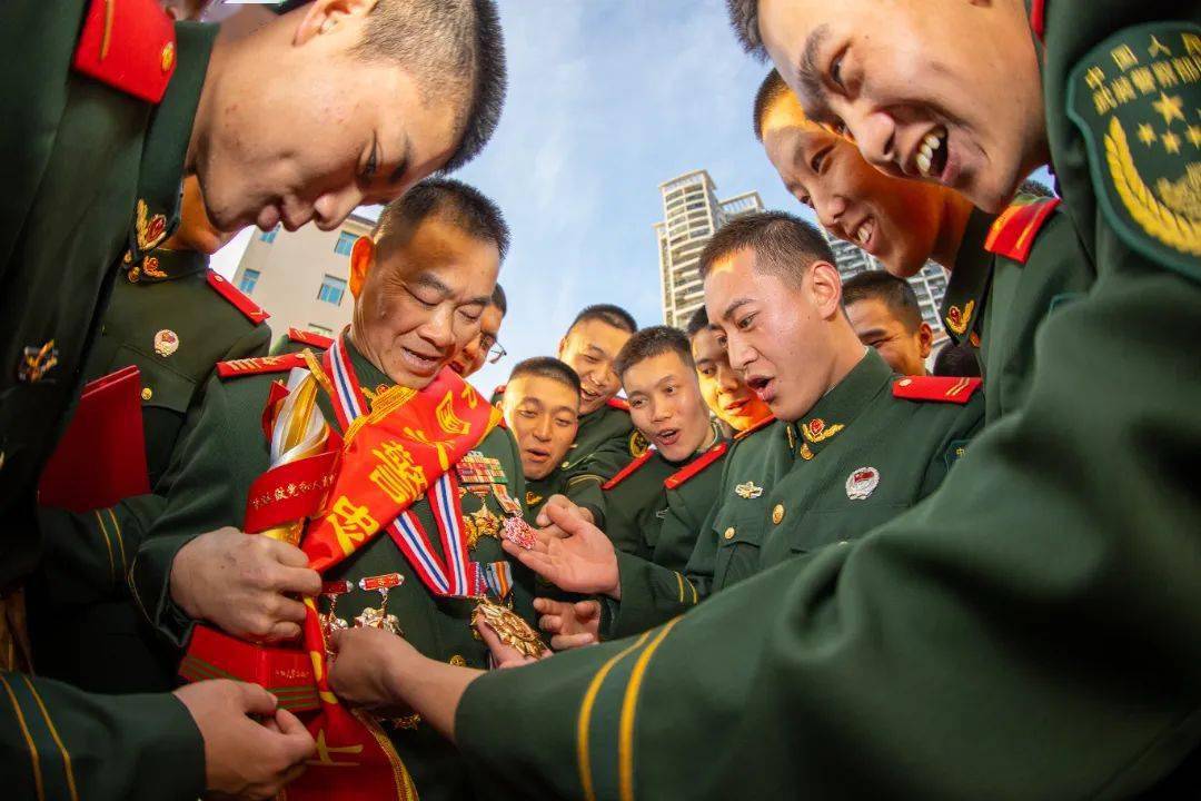 武警广东总队:以"学思用贯通"促"知信行统一"_教育_理论_主题