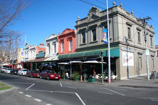 墨尔本街头有人以癫痫为由在街道做变态的事情!