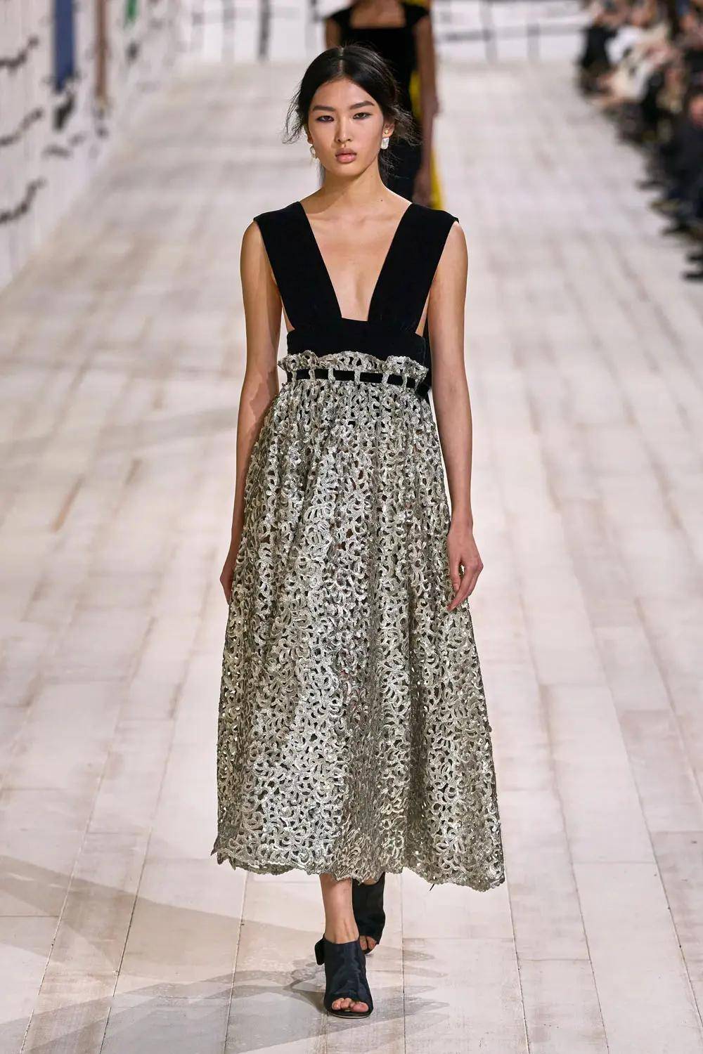 dior告诉你,什么是高订时装的灵韵_chiuri_系列_礼服