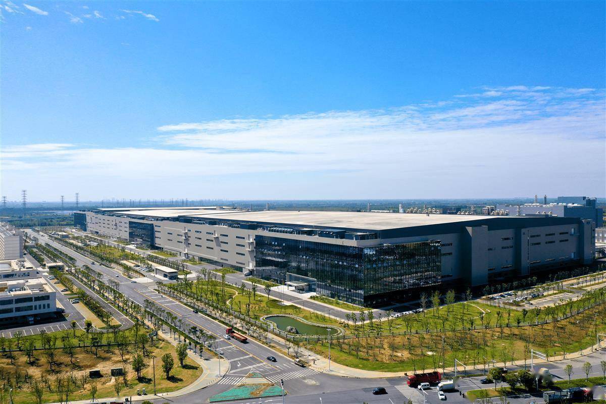 武汉京东方:大尺寸液晶面板月产能达18万片_智能_制造_生产线