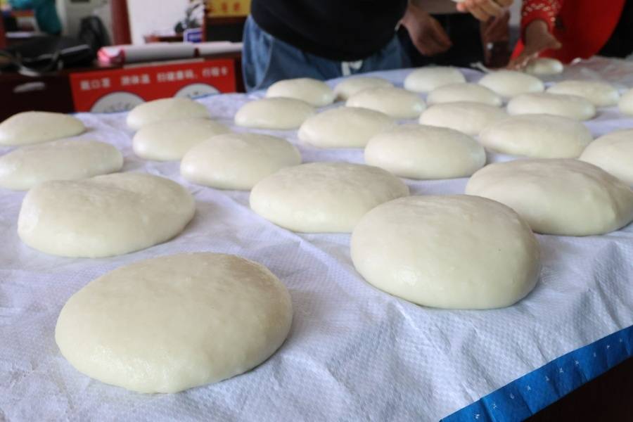 贵州独山:打糍粑 送春联 欢欢喜喜迎新春