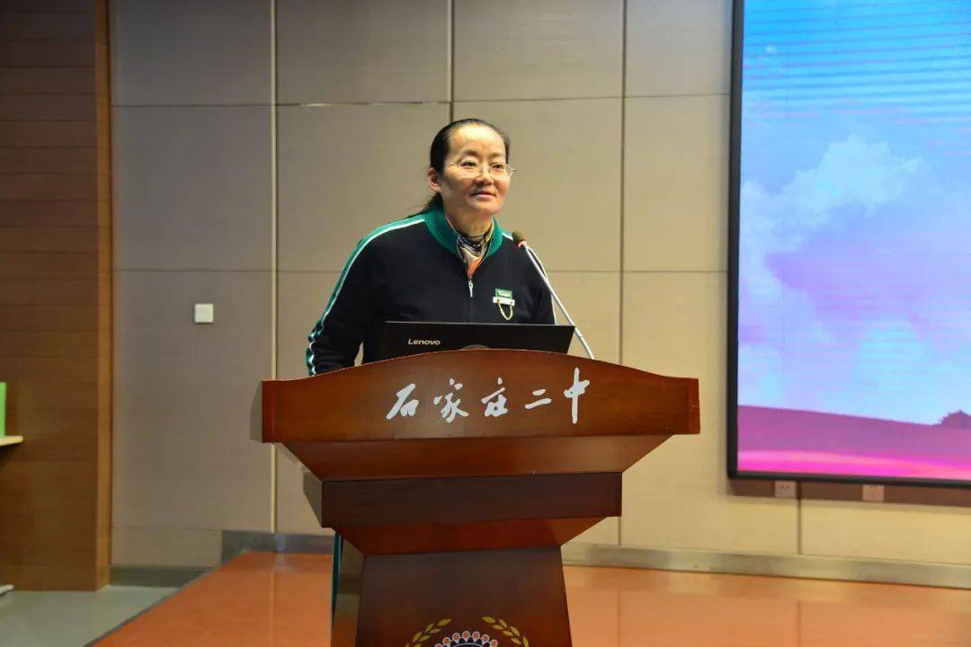 启动仪式上,郭立森,张捷,赵立芬同志为我市第一批首席教师工作室和第