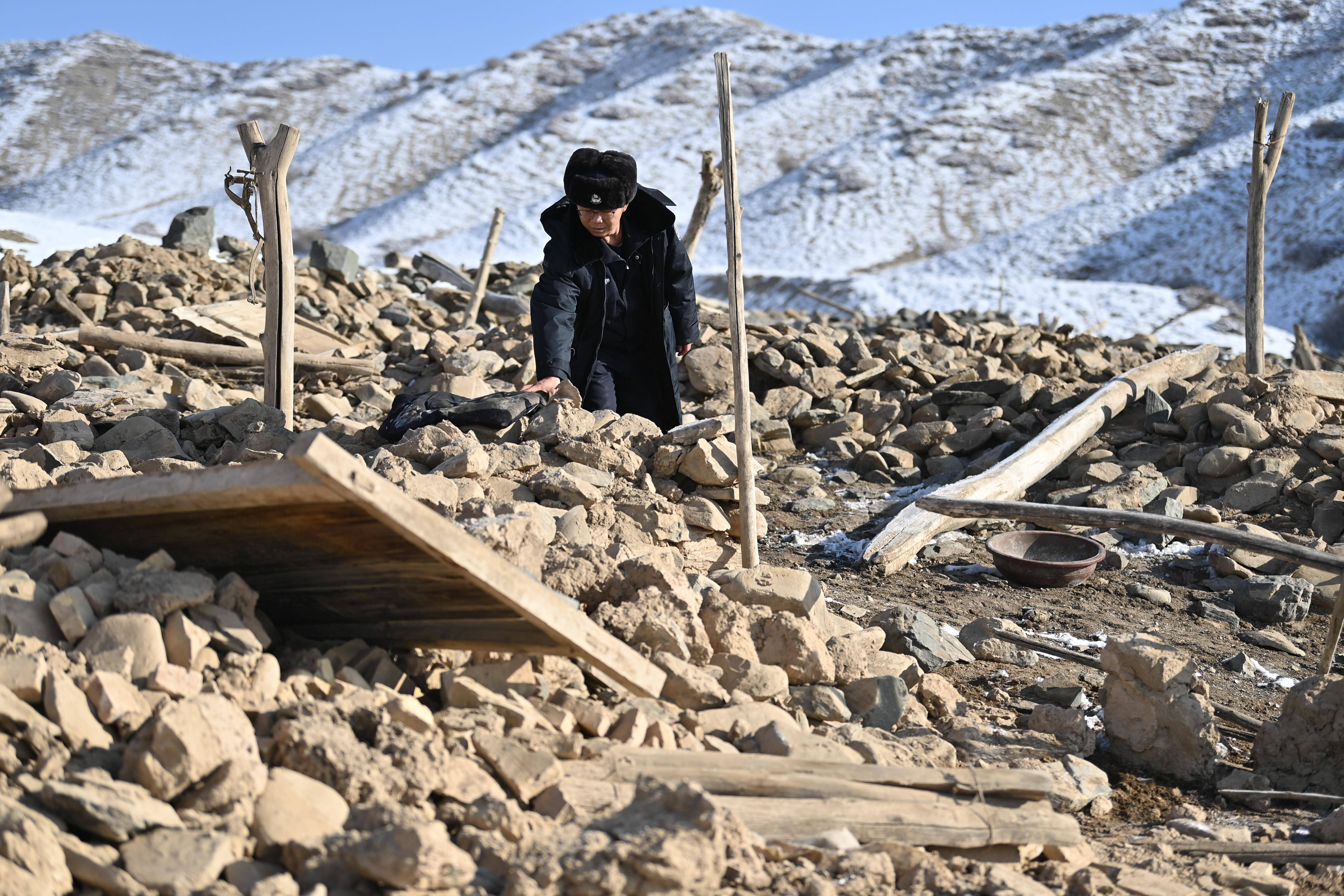 新华全媒 |新疆阿合奇:排查走访震区牧业点_库兰萨日克乡_地震_管理厅