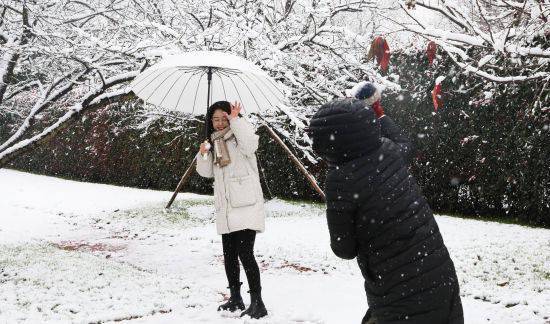 江西龍虎山景區:銀光素雪染紅塵 仙山淨水繞雲端_攝影