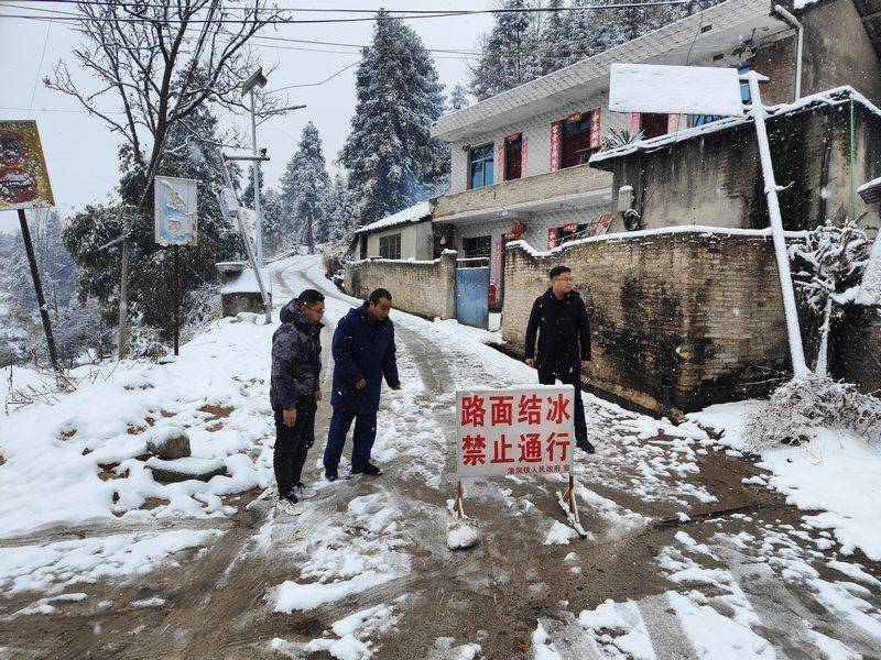 黃平縣:鄉鎮與部門同行動 撒鹽除冰抗凝凍保民生_天氣