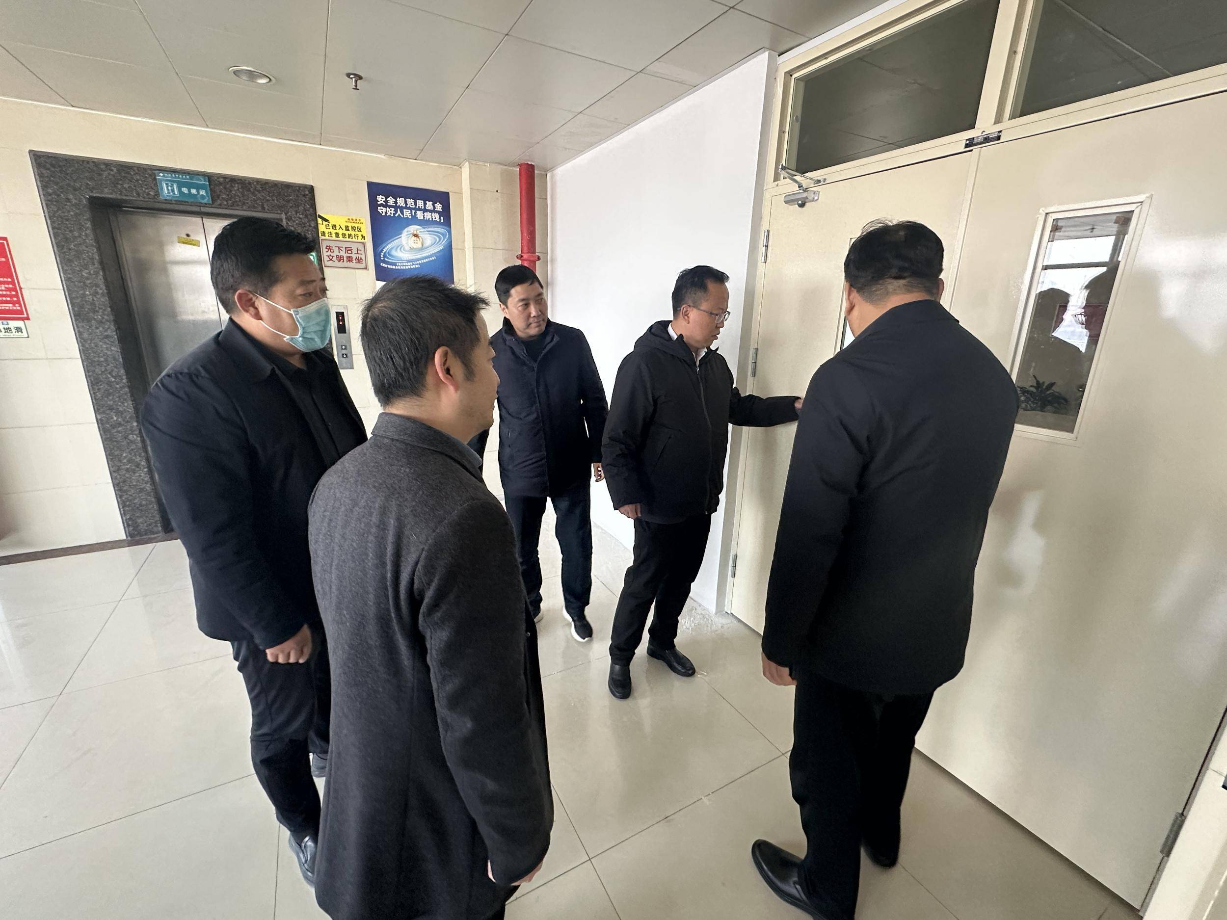 扶风县人民政府副县长孟晓只督导检查卫健系统安全生产,消防安全工作