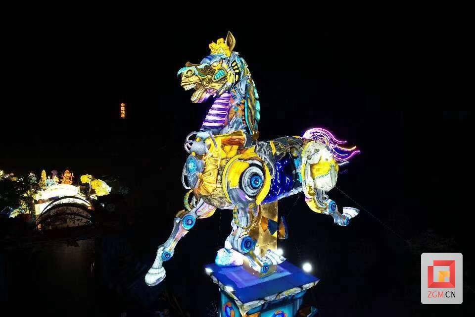 当国宝文物遇上自贡灯会——自贡网记者探秘"马踏飞燕"灯组_彩灯_传统