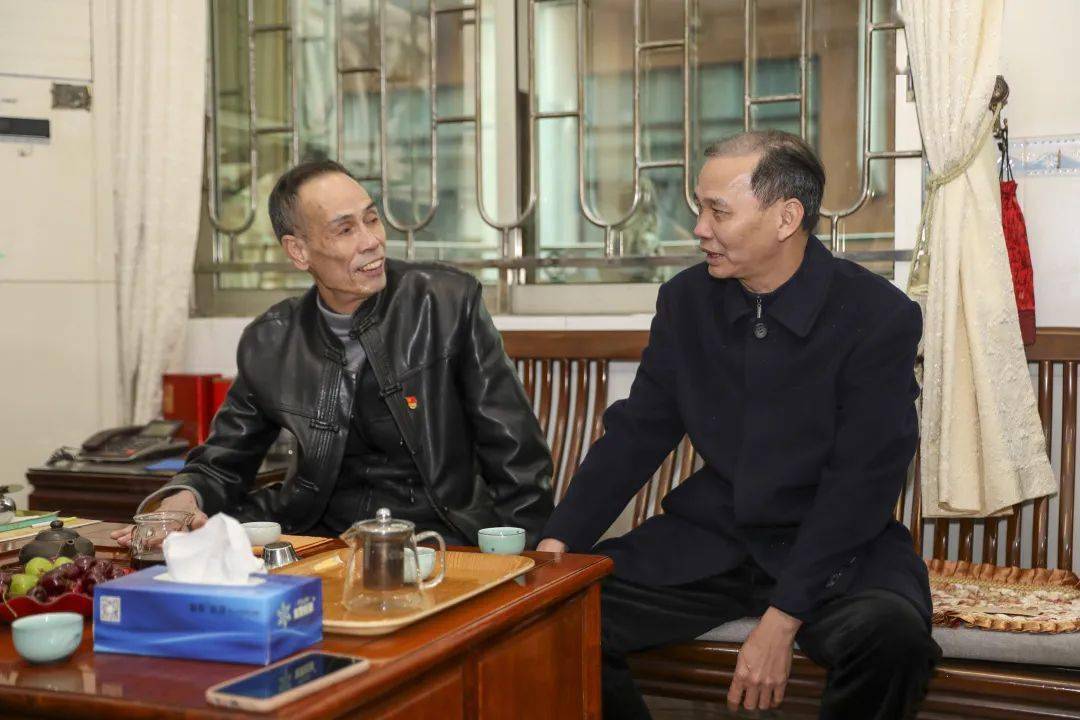 茶山镇领导开展春节慰问活动,送去节日祝福_老人_黄锦发_中心