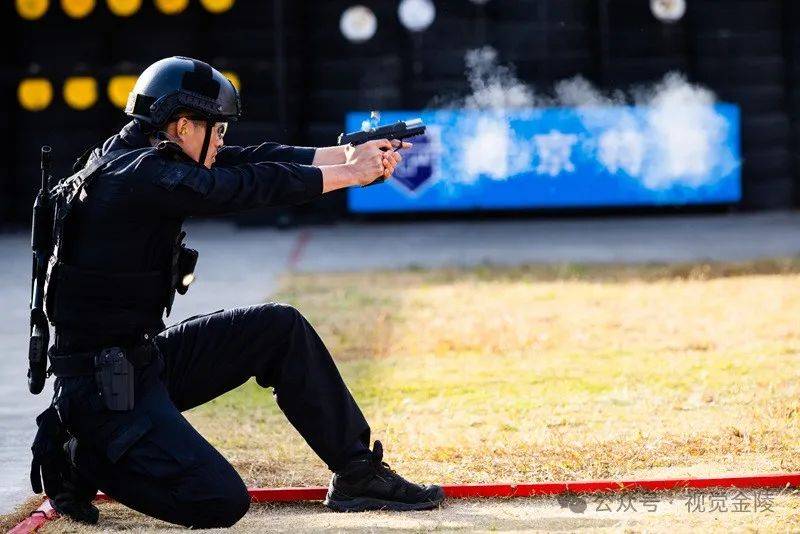 11月23日,江蘇省公安巡特警部門練兵競賽活動上,南京龍虎特警在進行