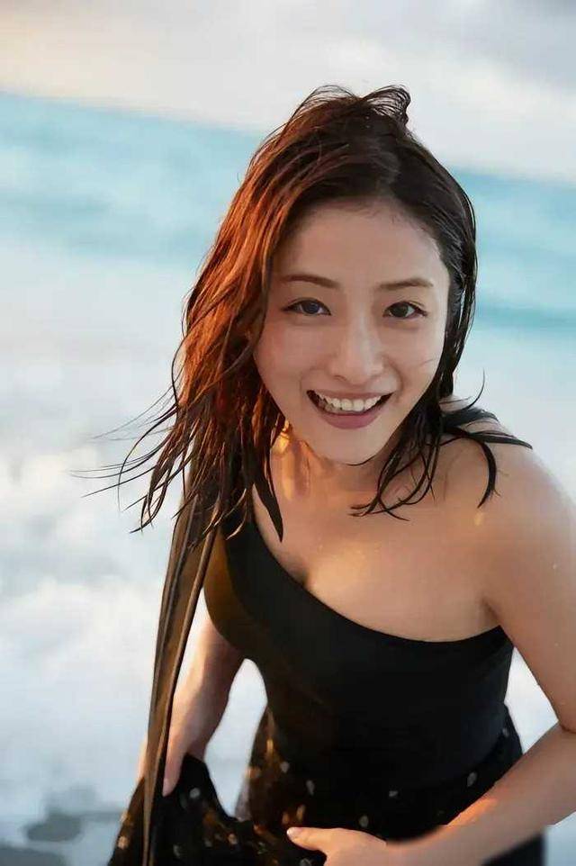 非正常死亡石原里美图片