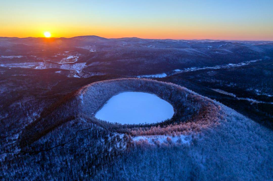 冰雪阿尔山献上"炽热"魔法,不同于江南的山间水墨,是人间绝色!