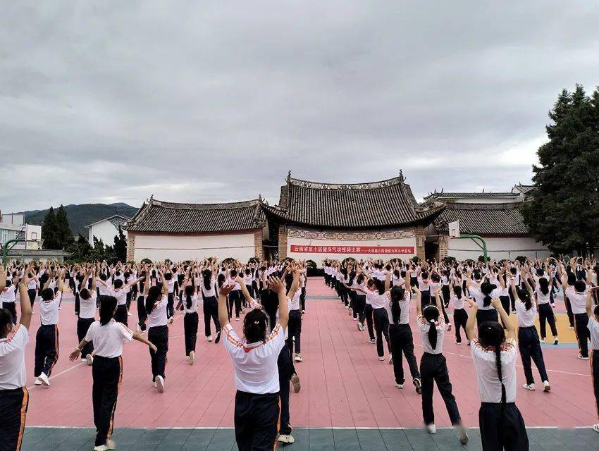 校園五禽戲 躍動顯童真_小學_健身_氣功