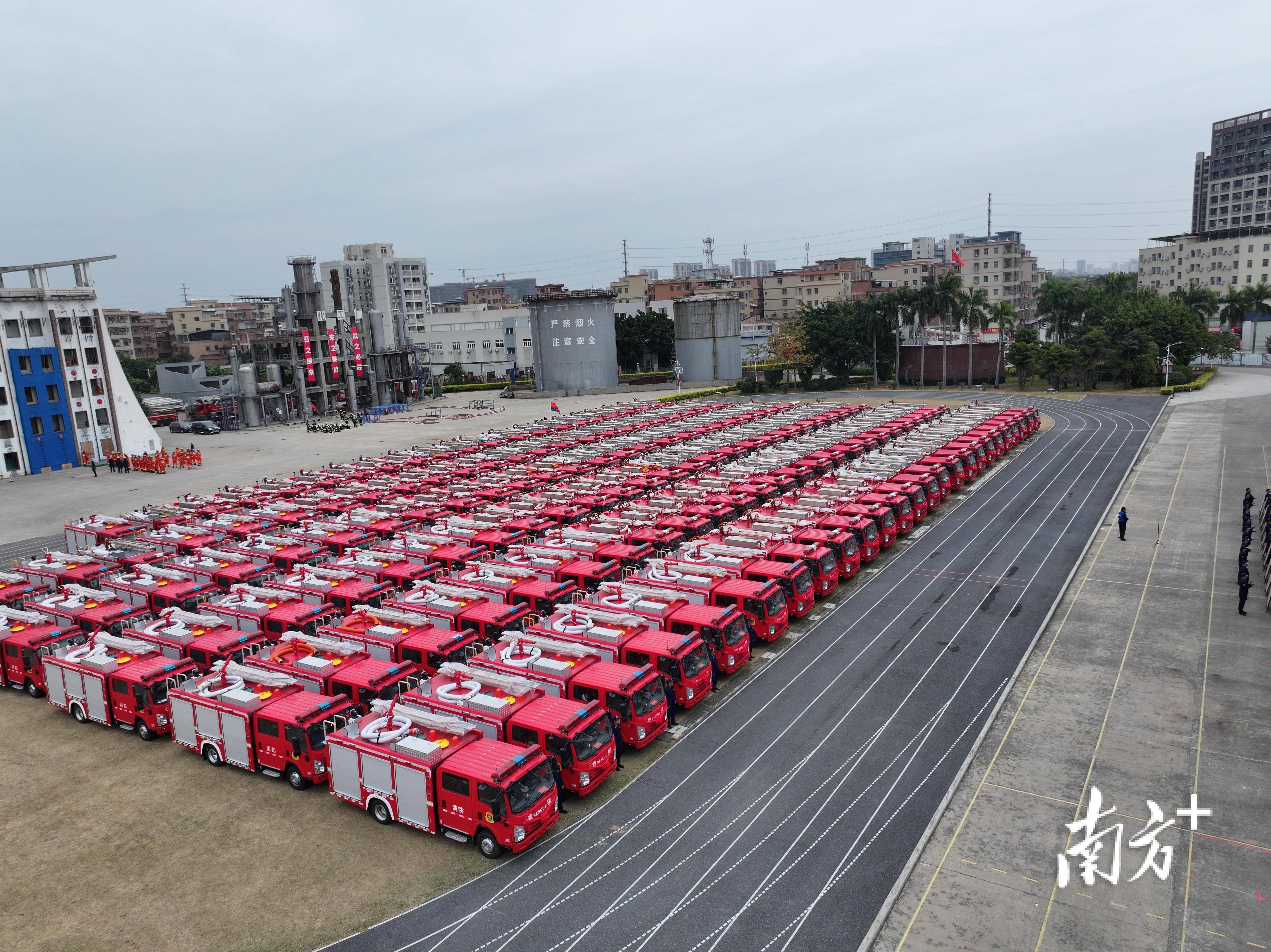 广东44个乡镇获配146辆消防车