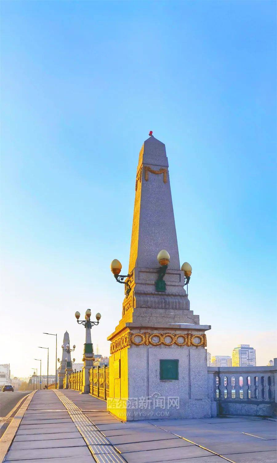 哈报手机记者 白凤义摄霁虹桥建于1926年为典型的俄罗斯风格桥梁建筑