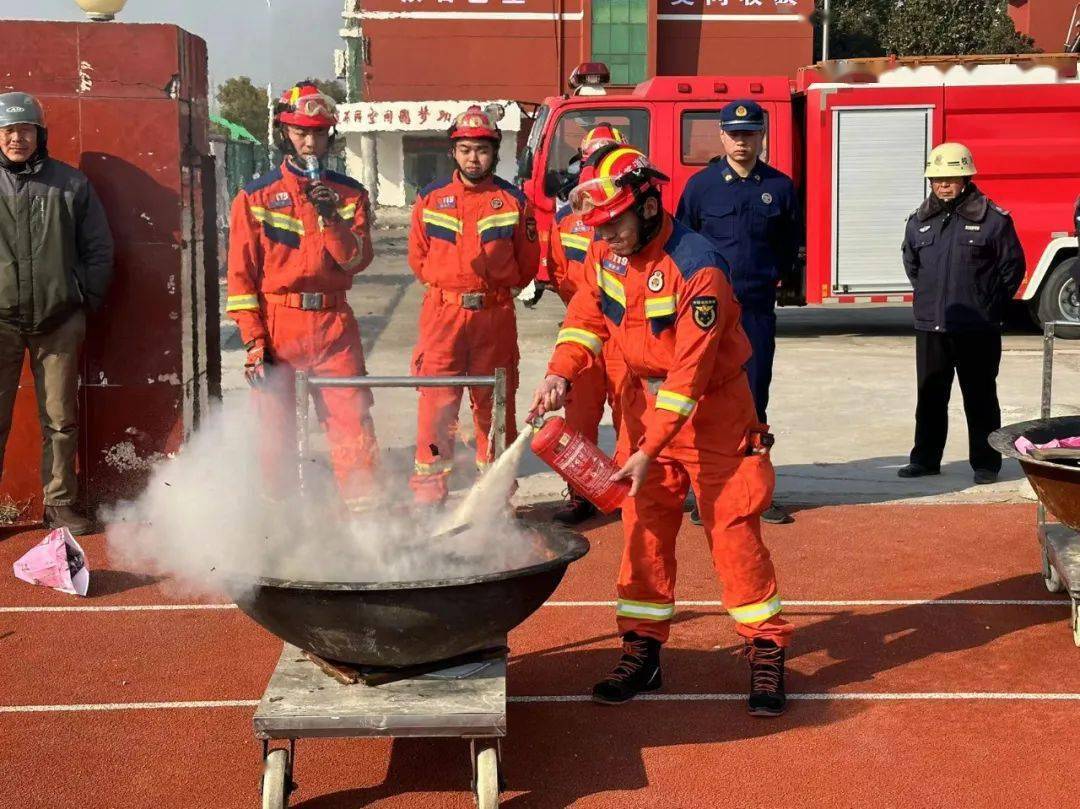 富安镇中学开展寒假消防队进校园宣讲和演练活动_师生_火灾_进行