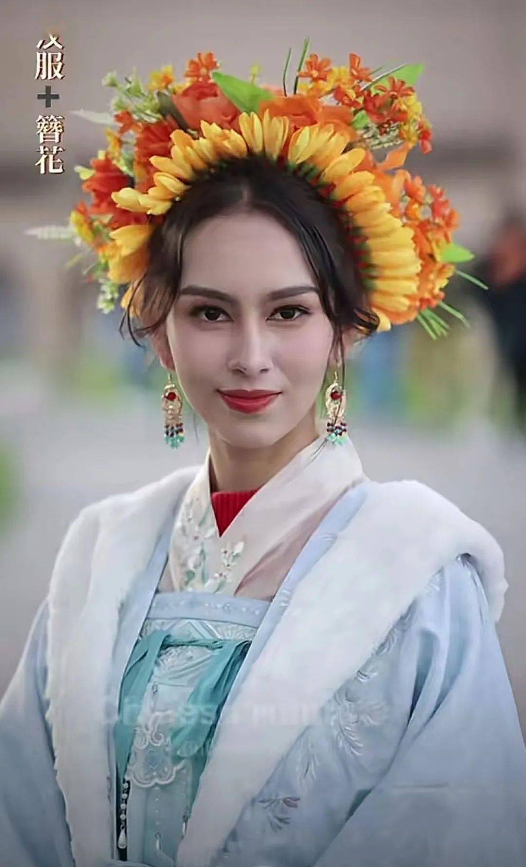 90后川妹子给外国人穿汉服,央视点赞,500万网友围观:这就叫文化自信!