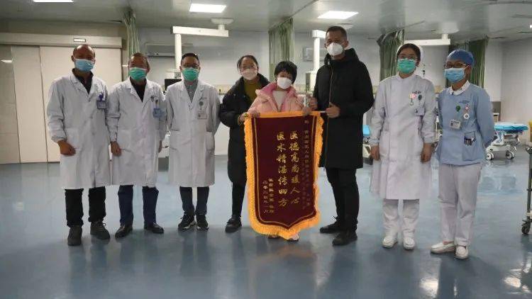 十岁女孩心脏骤停获救,锦旗表达浓浓感激_抢救_小希_生命