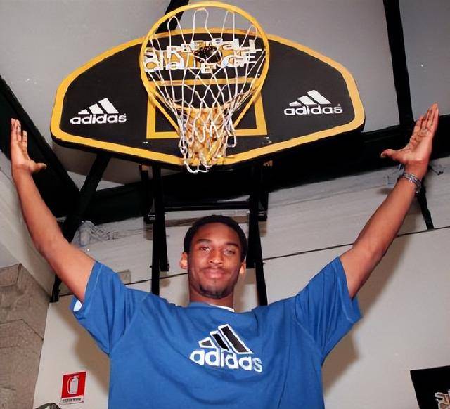 科比逝世四周年纪念:那些鲜为人知的故事_布莱恩特_篮球_洛杉矶湖人队