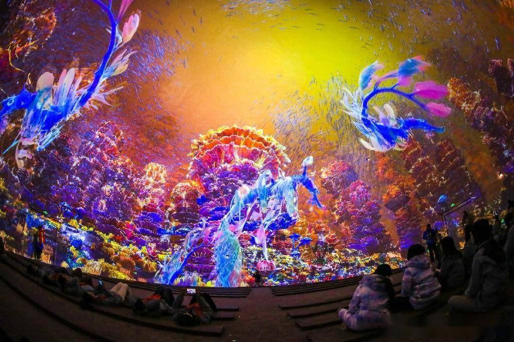 华中首个海洋主题360°球幕影院在武汉极地海洋公园对外开放_游客