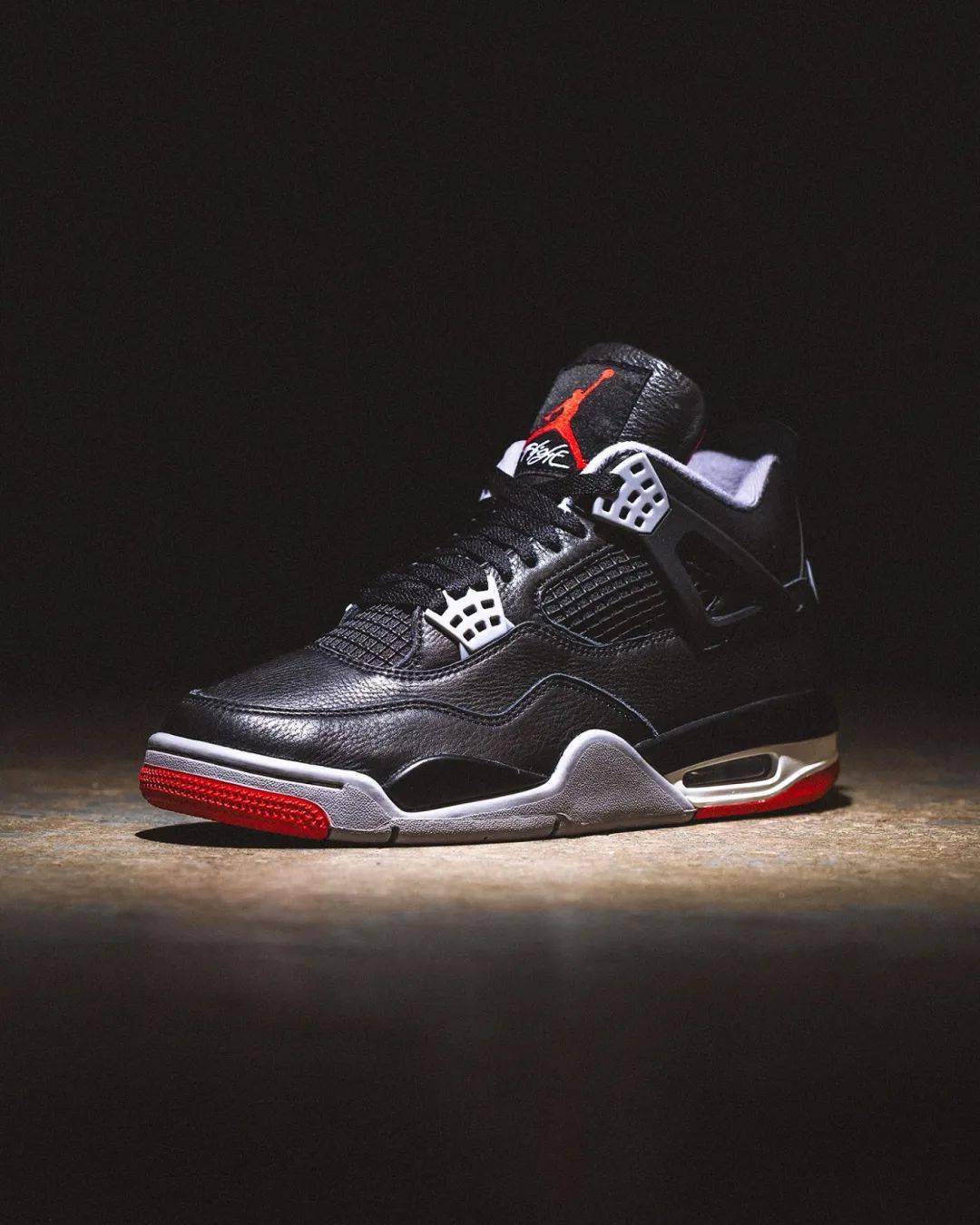 「黑红 aj4」国内抢先登场!跟之前版本对比来了!_bred_元年_皮革