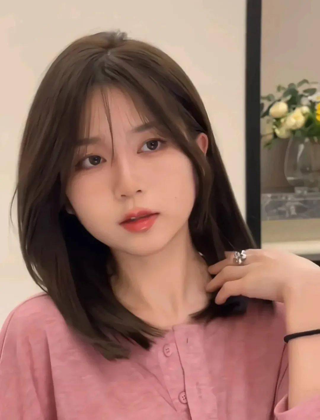 方脸圆脸的女生都剪这些发型