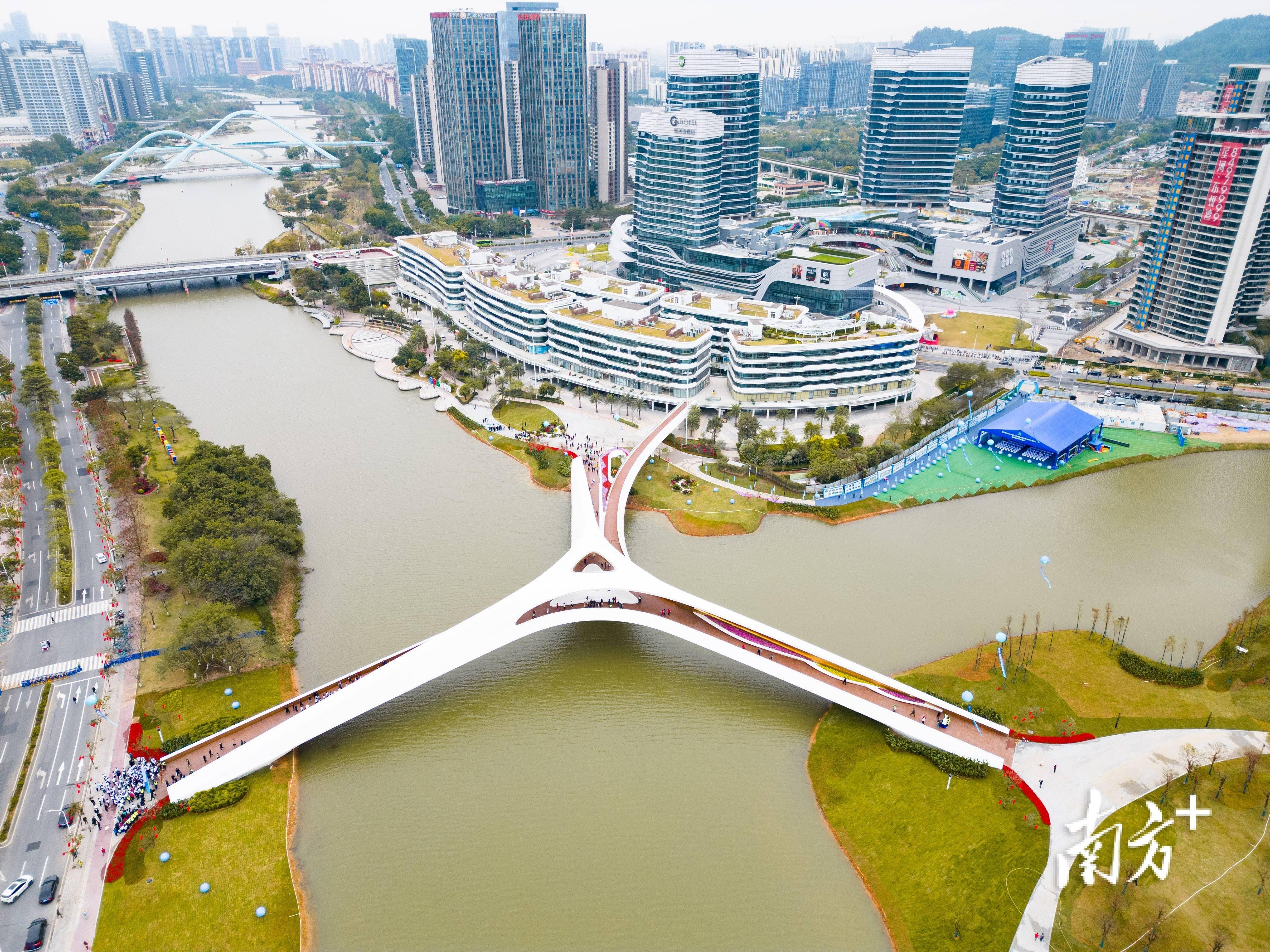 1月22日,南沙区聚星桥正式开通,一桥连三岸,延续南沙新区"城市客厅"的