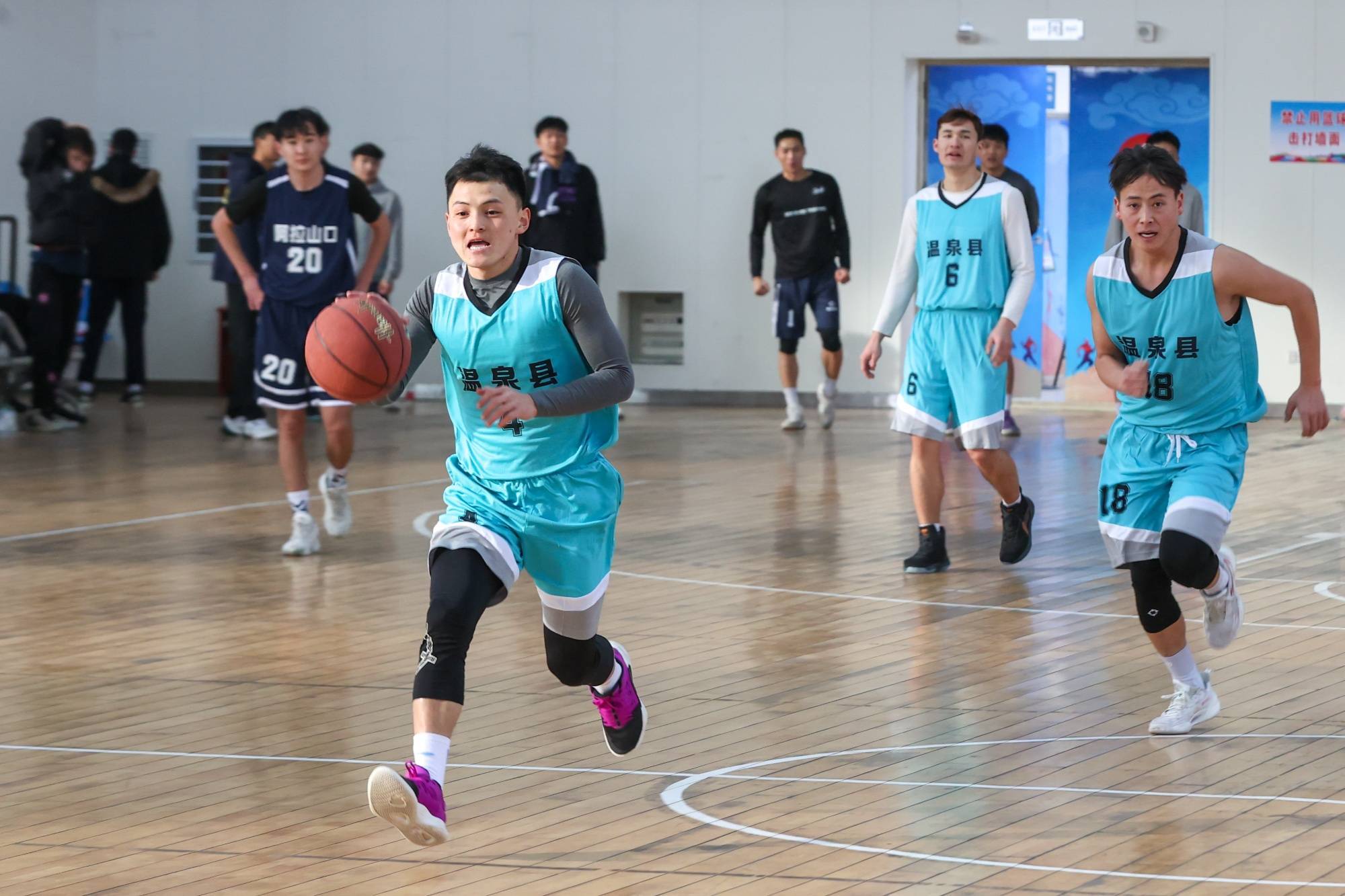 精彩"篮"不住 博乐市返乡大学生篮球全州邀请赛热血开赛_比赛_博州