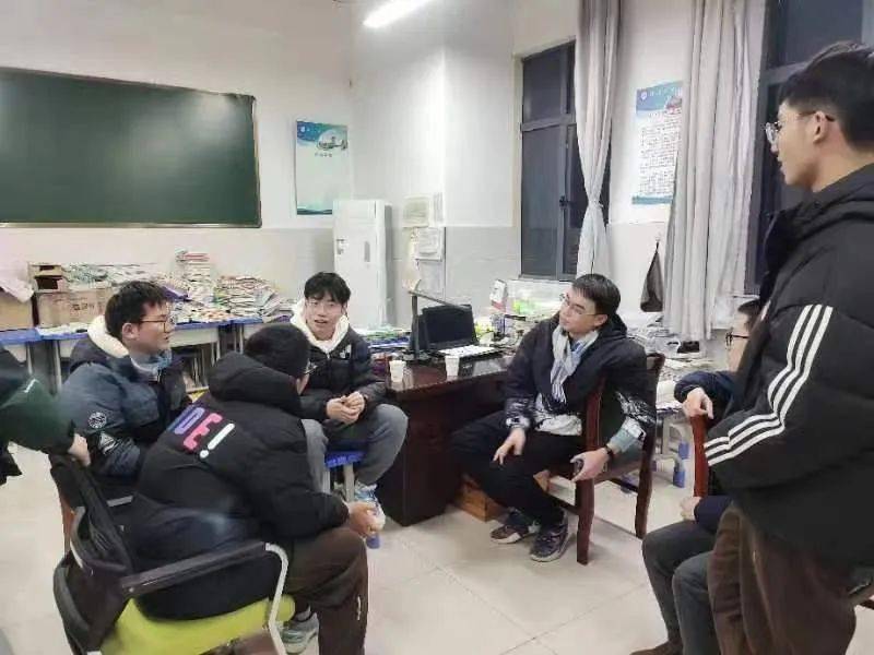 清华汪正平,北大洪雷重返祁门一中,受到热烈欢迎!