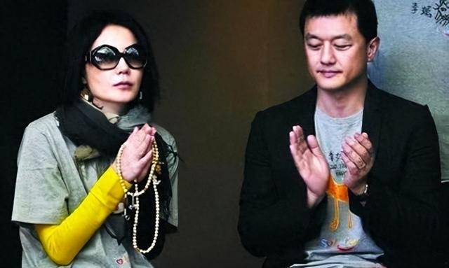 王菲有多嫌弃李亚鹏,采访时杨澜都看不下去了_马伊琍_文章_感情